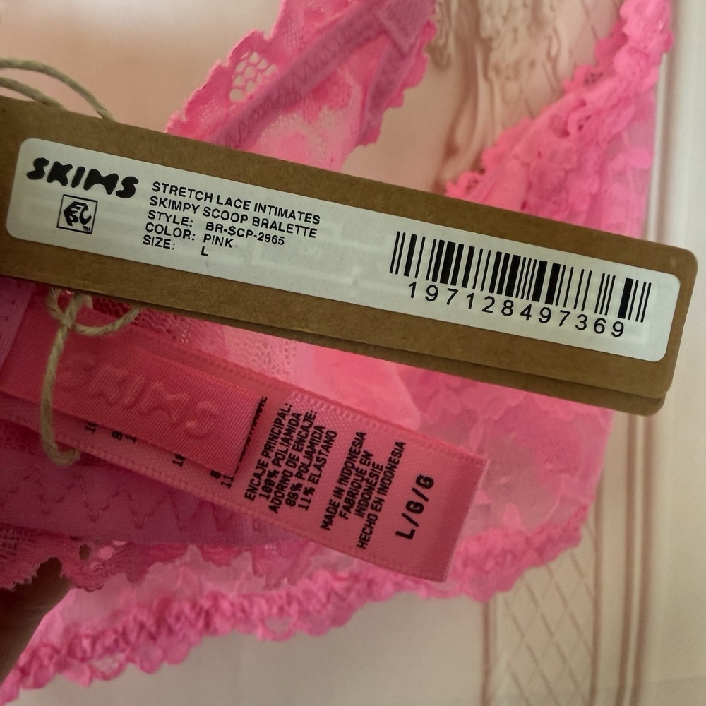 SKIMS Stretch Lace Intimates Skimpy Scoop Bralette Size Large Pink NWT - Picture 2 of 8